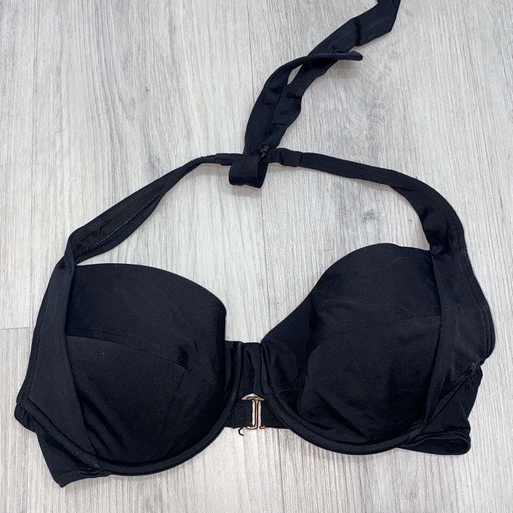 Black halter style bikini top🌸🌸🌸
